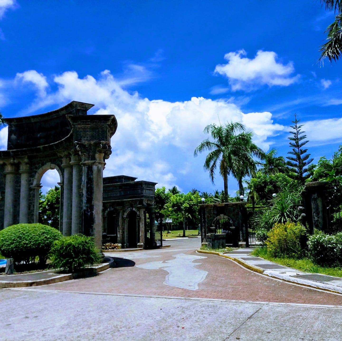 Landas sa sementeryo